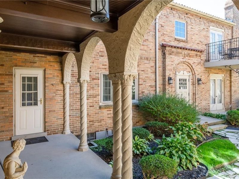 2200 Far Hills Avenue, Unit 2, Oakwood, OH 45419 Photo 2