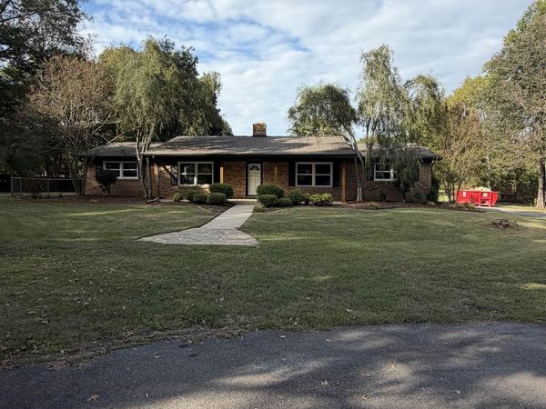 311 Washington Dr, Muscle Shoals, AL 35661