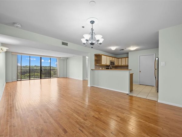 40 N Interstate 35 Highway, Unit 8C4, Austin, TX 78701