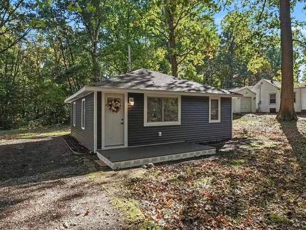 54476 Avalon Drive, South Bend, IN 46628