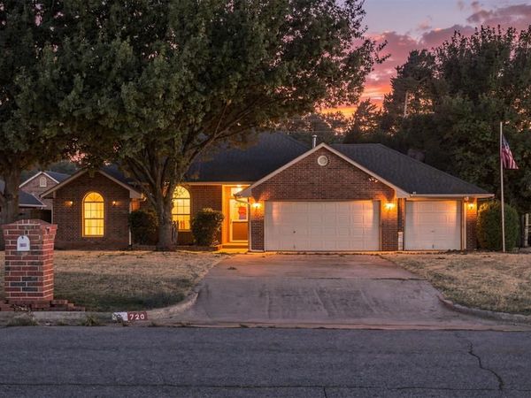 720 Parkwoods Drive, Noble, OK 73068