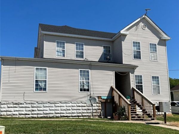 215 E Cherry Street , Troy, MO 63379
