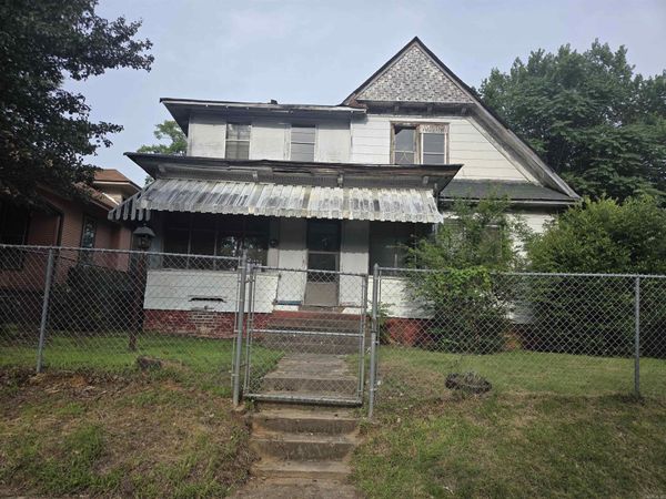 2709 S Izard , Little Rock, AR 72206