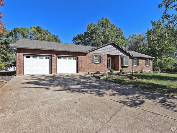 436 Squaw Valley Drive , Farmington, MO 63640
