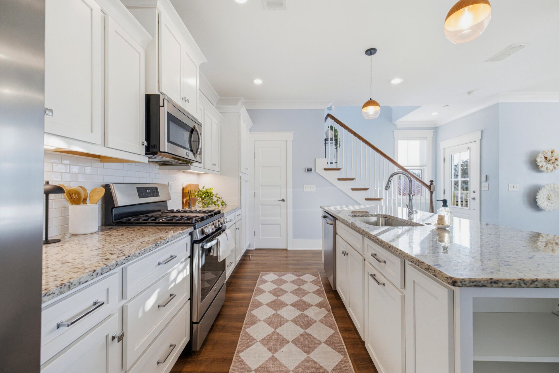 402 Sumter Street Photo 6