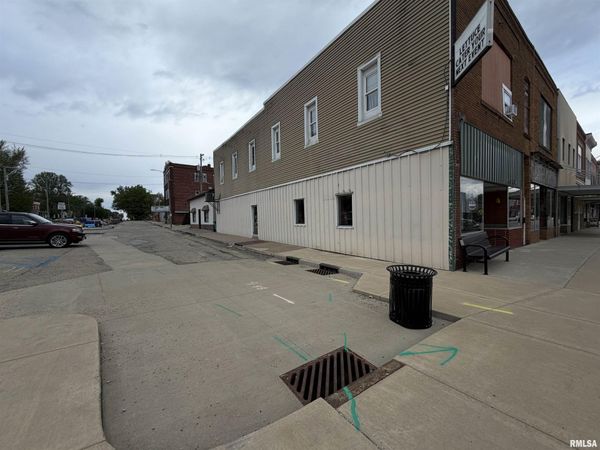 17 E FORT Street, Farmington, IL 61531