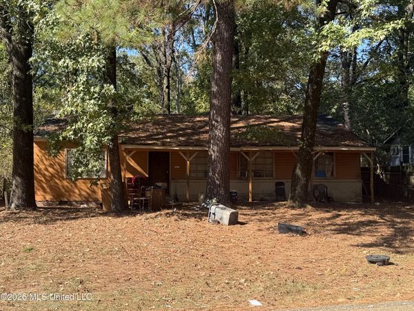 2727 Brookwood Drive, Jackson, MS 39212