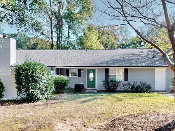 2836 Huntingtowne Farms Lane , Charlotte, NC 28210