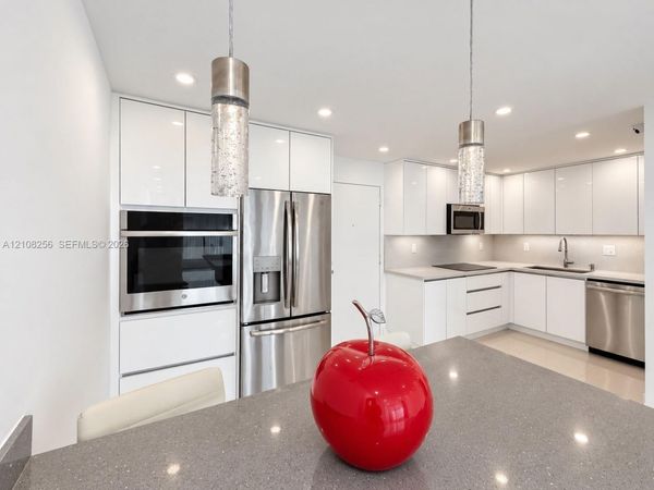 9350 Fontainebleau Blvd , Unit 110, Miami, FL 33172