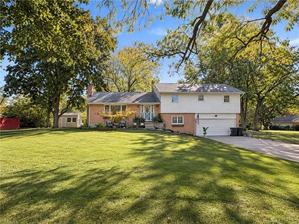 1060 Springbrook Lane, Piqua, OH 45356