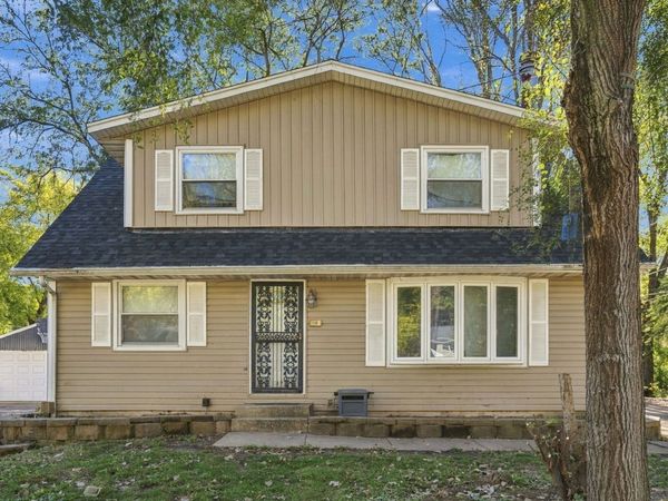 1010 83rd Avenue W , Rock Island, IL 61201