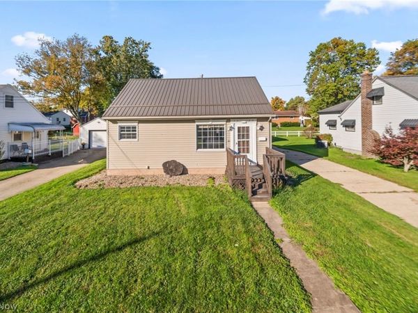 1427 E Broad , Louisville, OH 44641