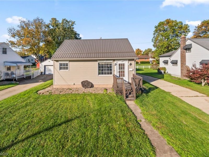 1427 E Broad, Louisville, OH 44641 Photo 1