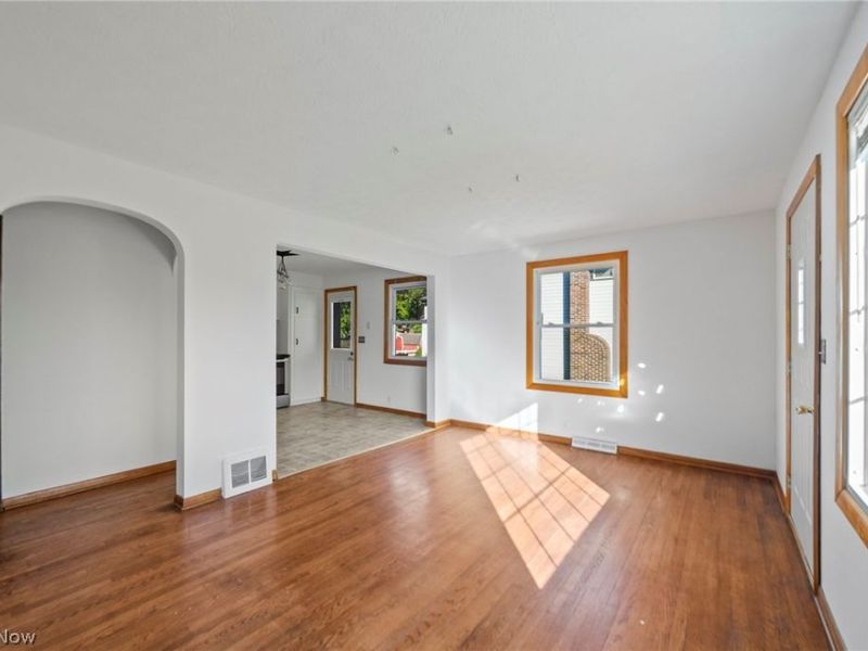 1427 E Broad, Louisville, OH 44641 Photo 2