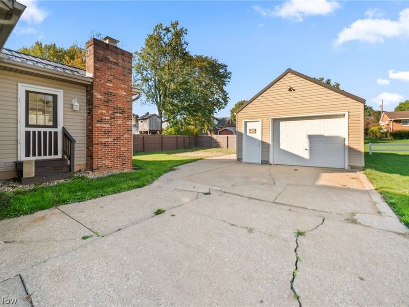 1427 E Broad, Louisville, OH 44641 Photo 30
