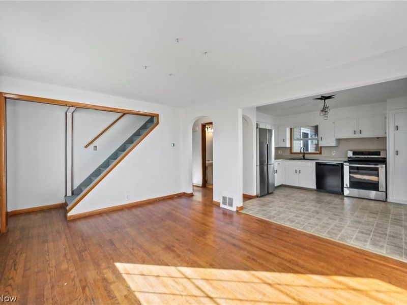1427 E Broad, Louisville, OH 44641 Photo 4