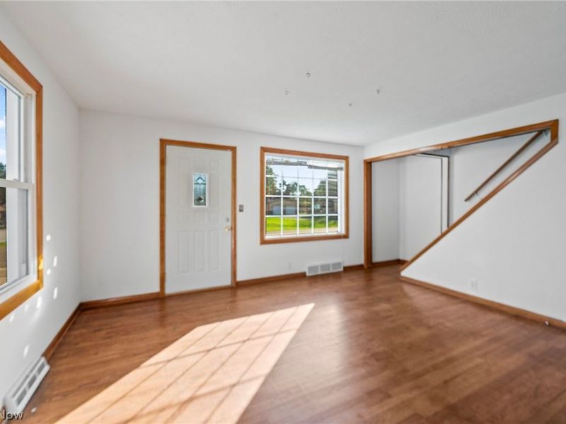 1427 E Broad, Louisville, OH 44641 Photo 5