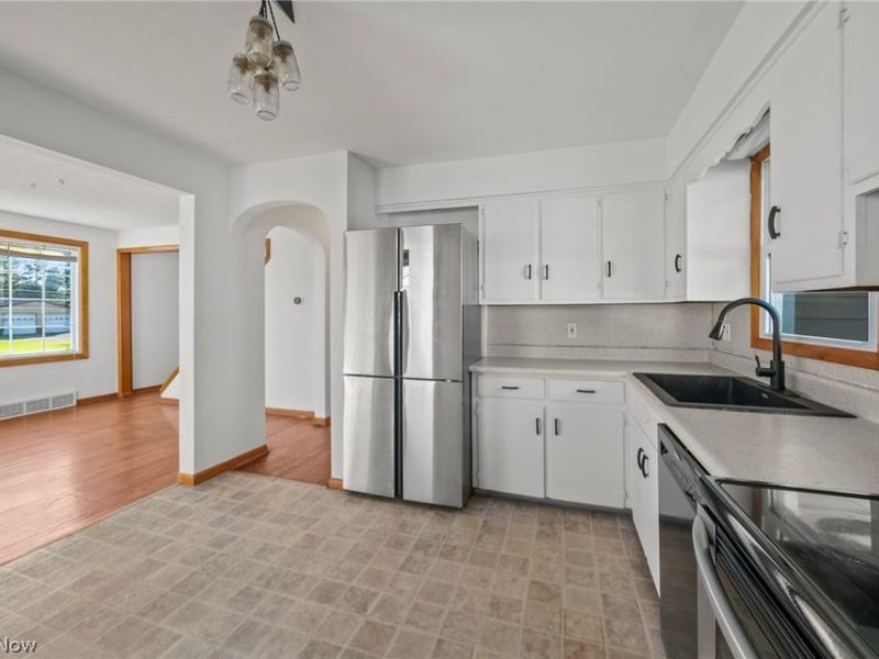 1427 E Broad, Louisville, OH 44641 Photo 6