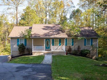 274 RHODODENDRON CT, MCGAHEYSVILLE, VA 22840