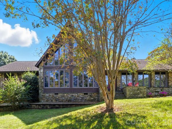 1515 Heatherloch Drive, Gastonia, NC 28054
