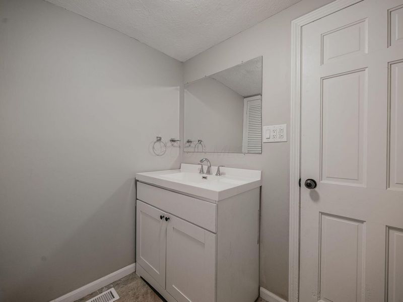552 E Franklin Street , Circleville, OH 43113 Photo 21