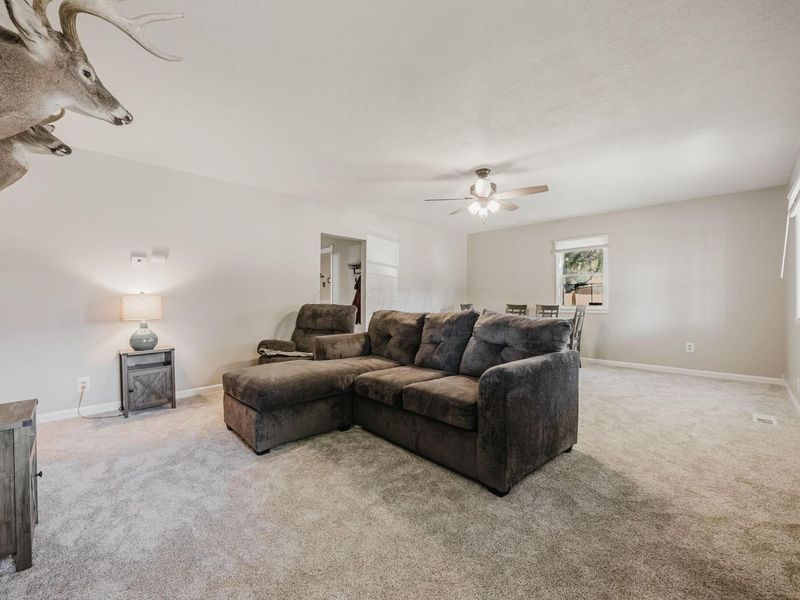 552 E Franklin Street , Circleville, OH 43113 Photo 3