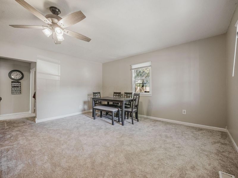 552 E Franklin Street , Circleville, OH 43113 Photo 8