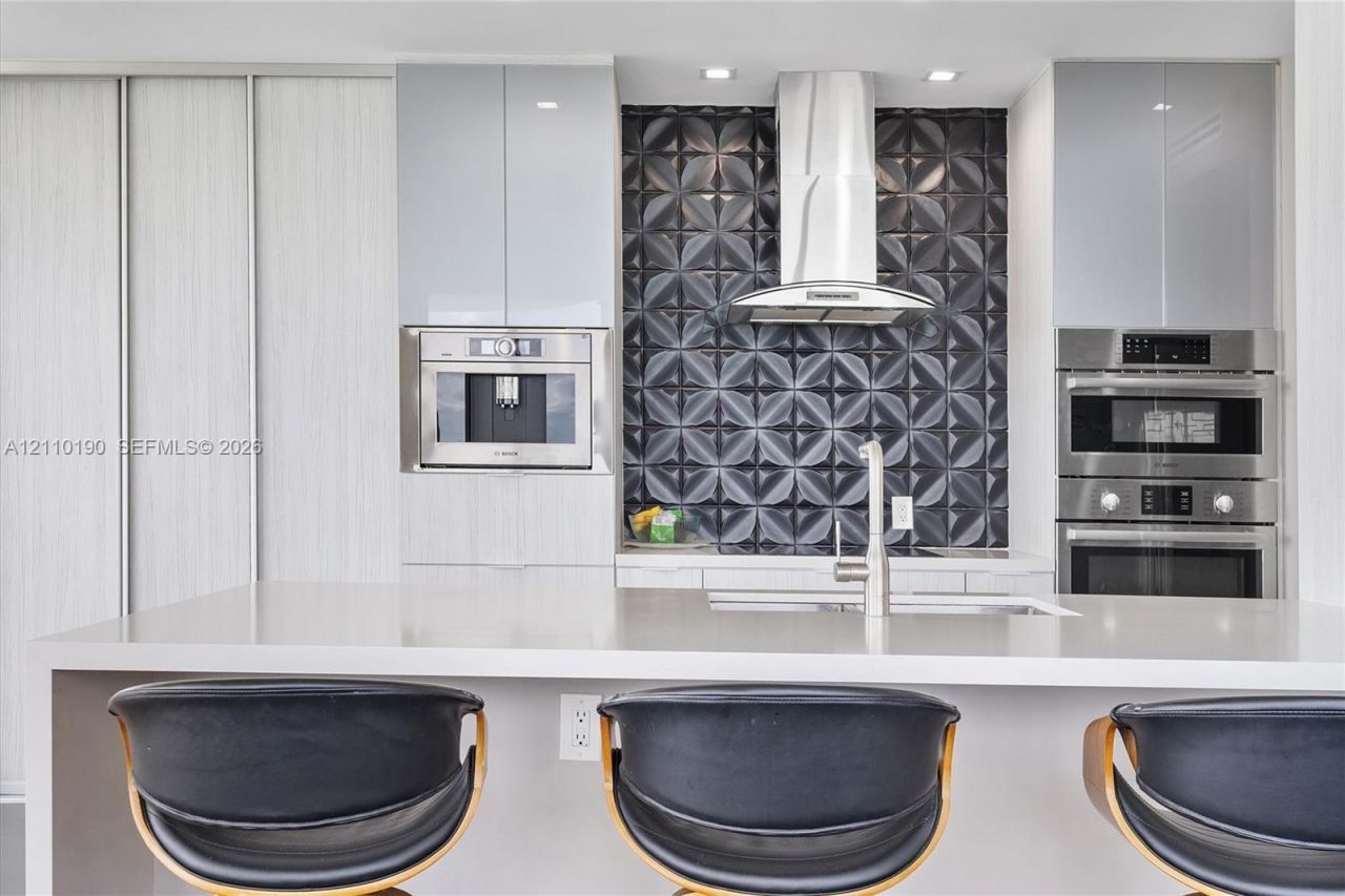 6365 Collins Ave , Unit 4307, Miami Beach, FL 33141 Photo