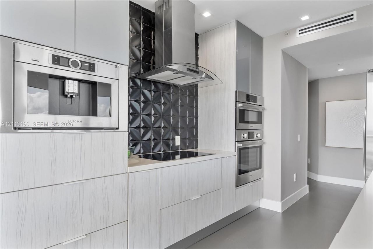 6365 Collins Ave , Unit 4307, Miami Beach, FL 33141 Photo