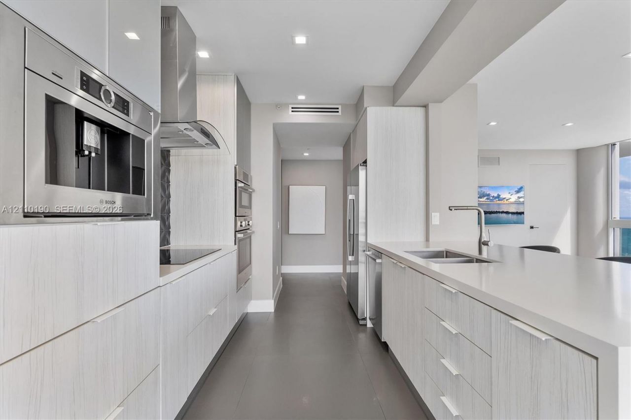 6365 Collins Ave , Unit 4307, Miami Beach, FL 33141 Photo