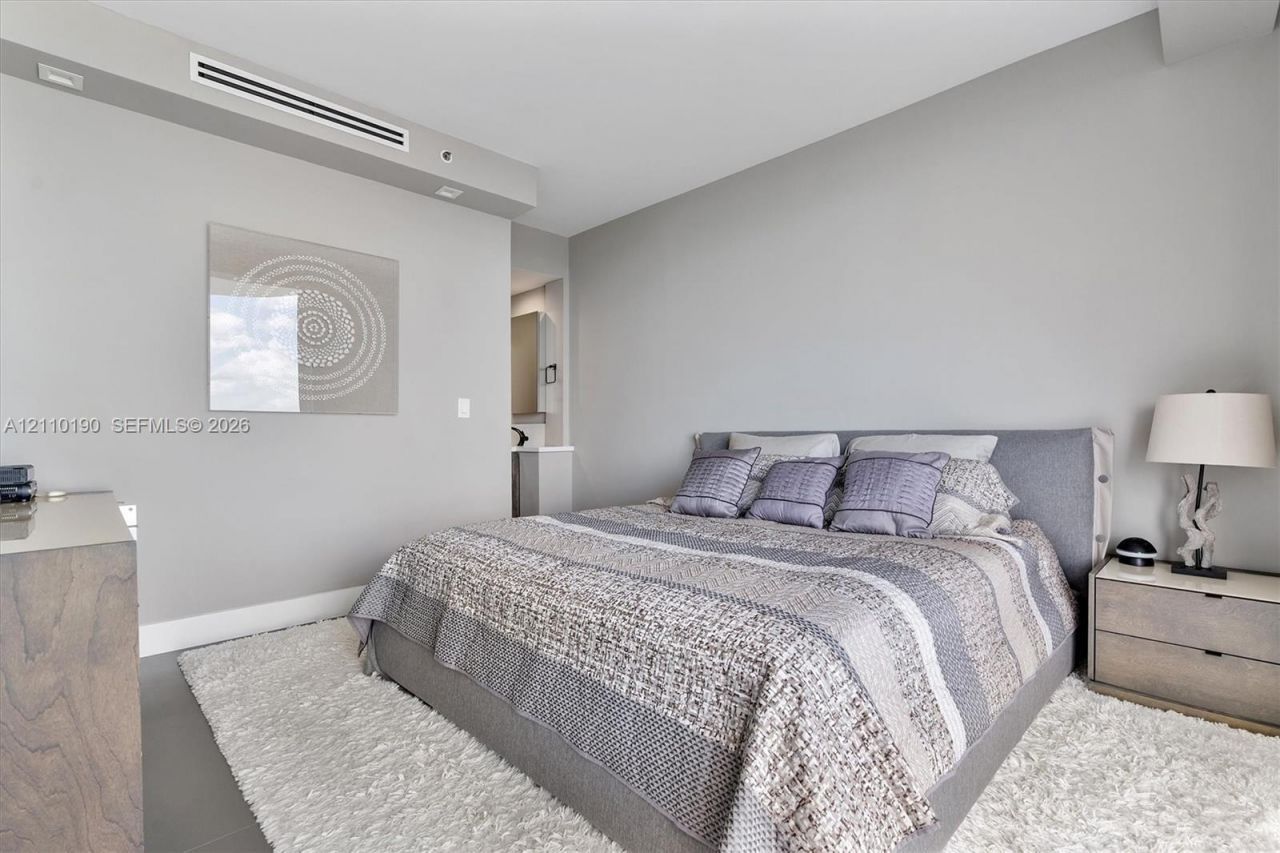 6365 Collins Ave , Unit 4307, Miami Beach, FL 33141 Photo