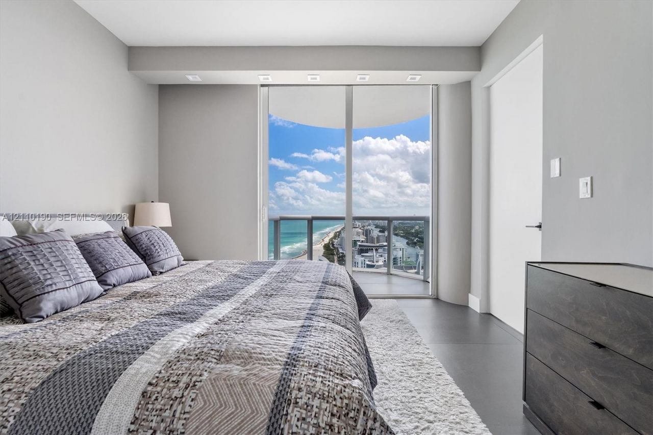 6365 Collins Ave , Unit 4307, Miami Beach, FL 33141 Photo