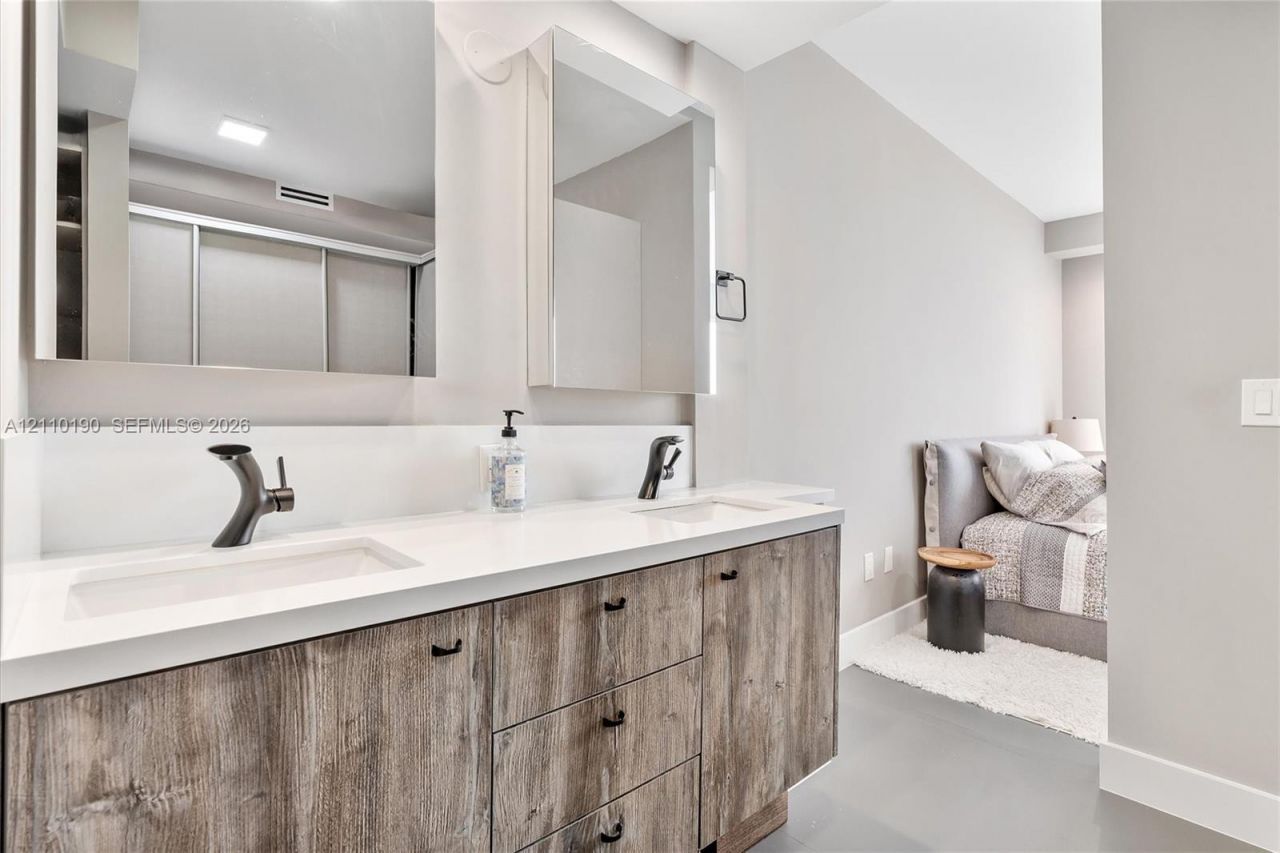 6365 Collins Ave , Unit 4307, Miami Beach, FL 33141 Photo