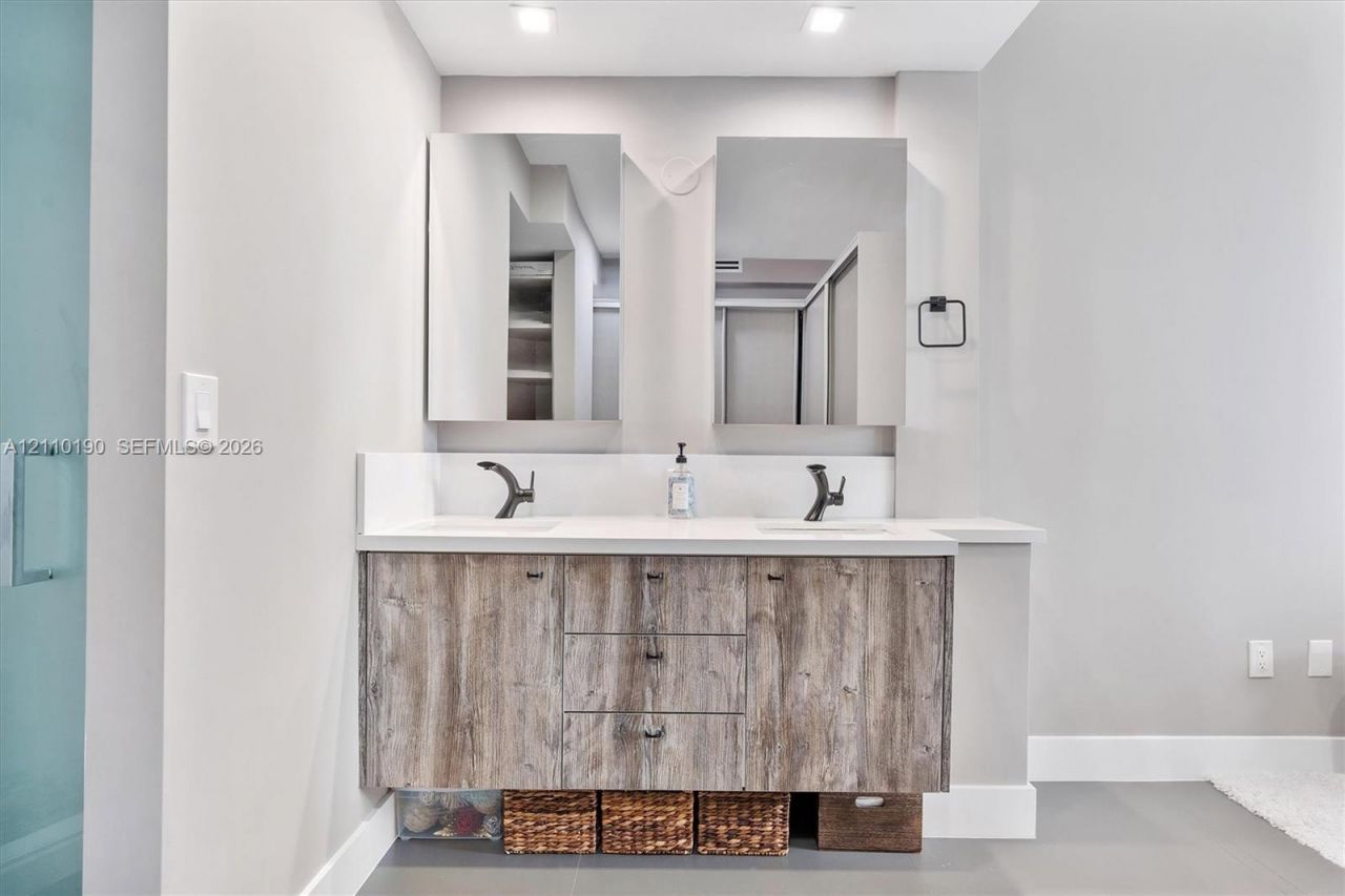 6365 Collins Ave , Unit 4307, Miami Beach, FL 33141 Photo