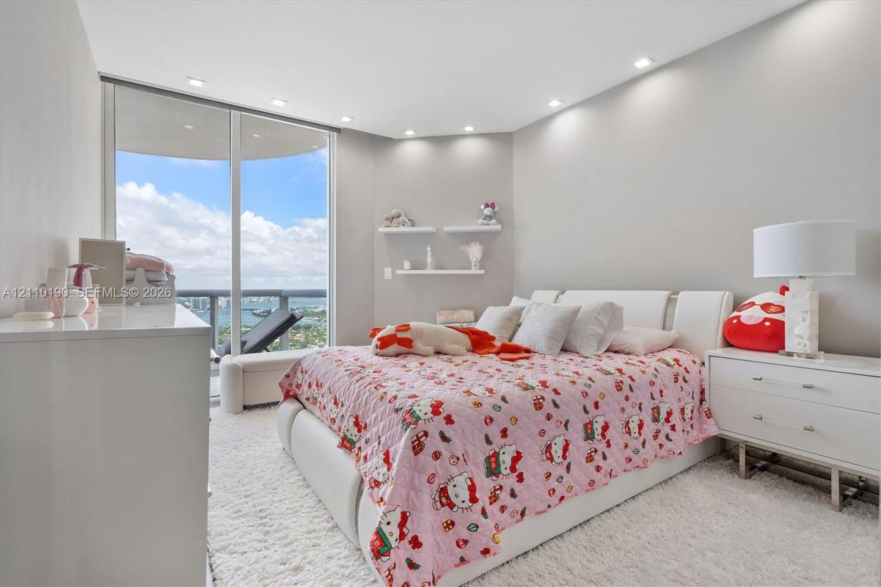 6365 Collins Ave , Unit 4307, Miami Beach, FL 33141 Photo