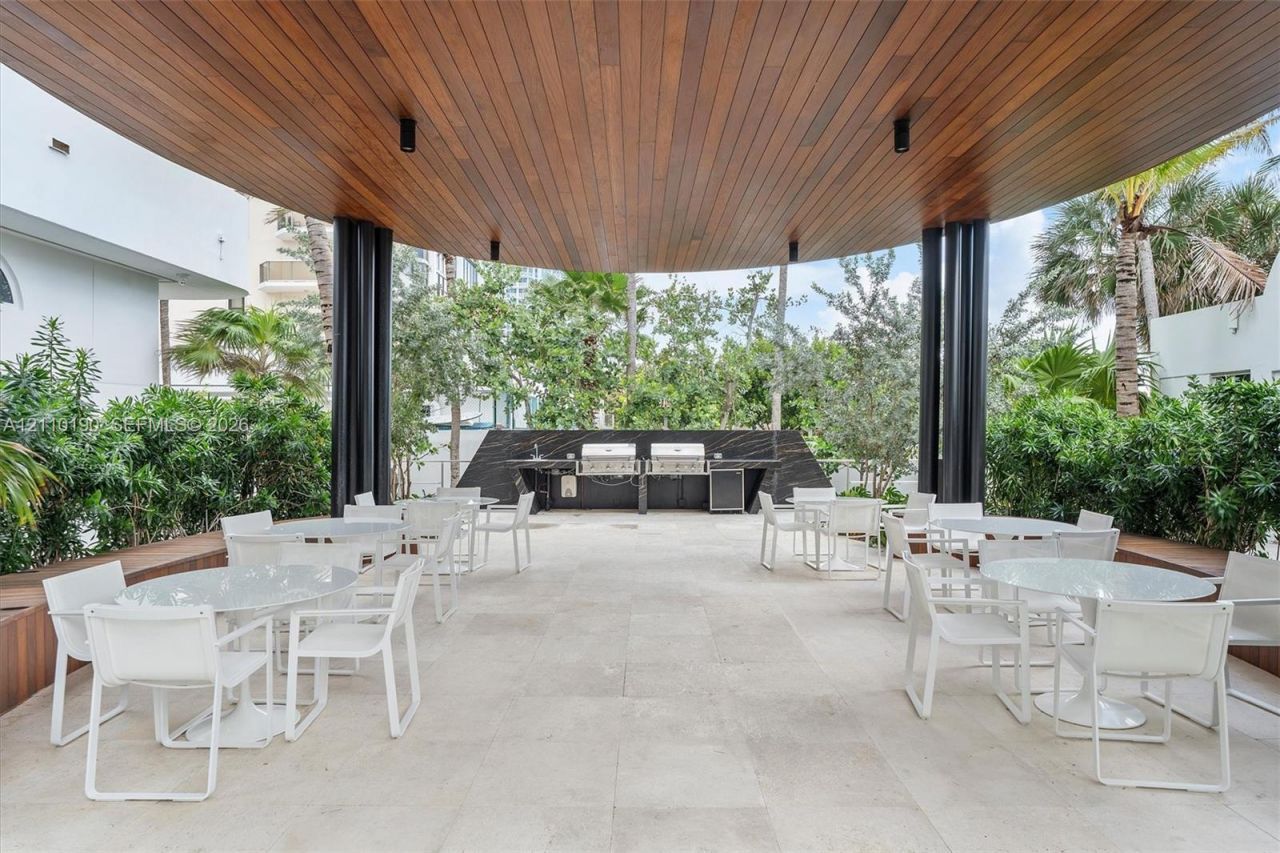 6365 Collins Ave , Unit 4307, Miami Beach, FL 33141 Photo