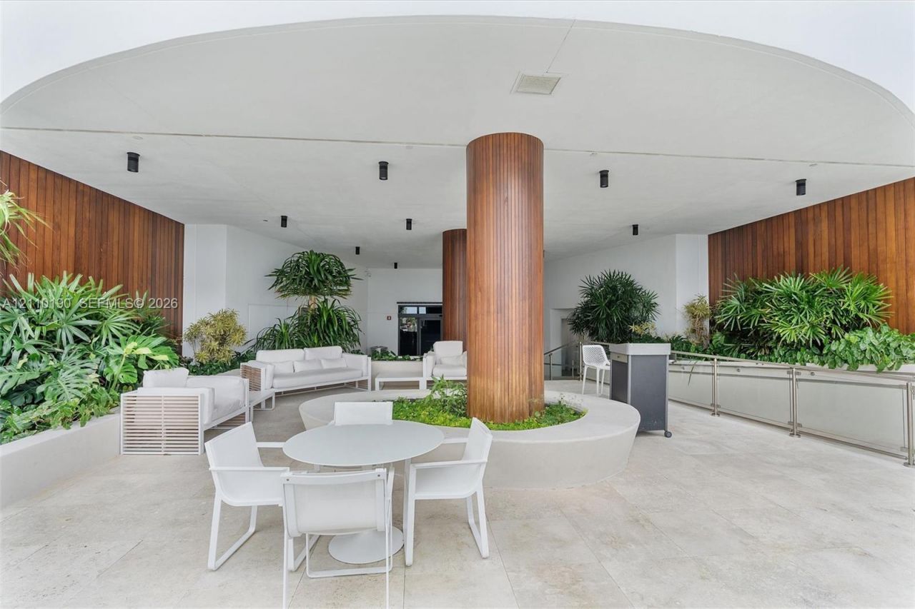 6365 Collins Ave , Unit 4307, Miami Beach, FL 33141 Photo