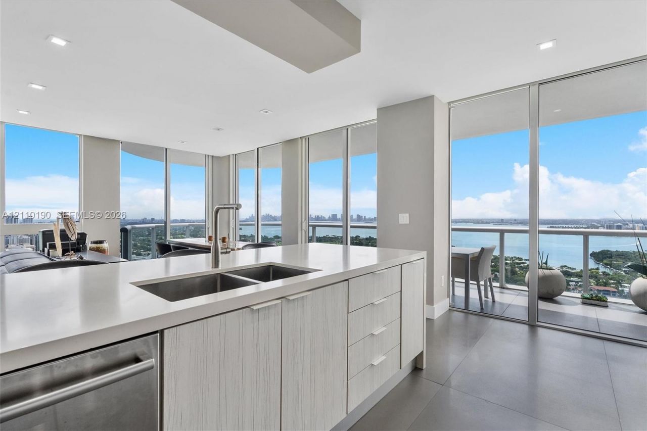 6365 Collins Ave , Unit 4307, Miami Beach, FL 33141 Photo