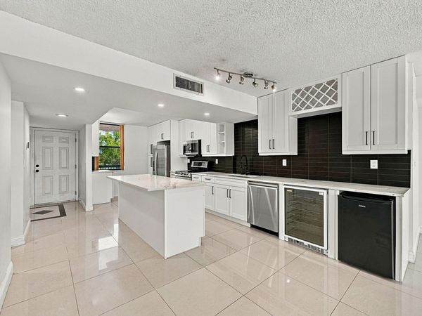 2768 CARAMBOLA Circle S, Unit 302, Coconut Creek, FL 33066