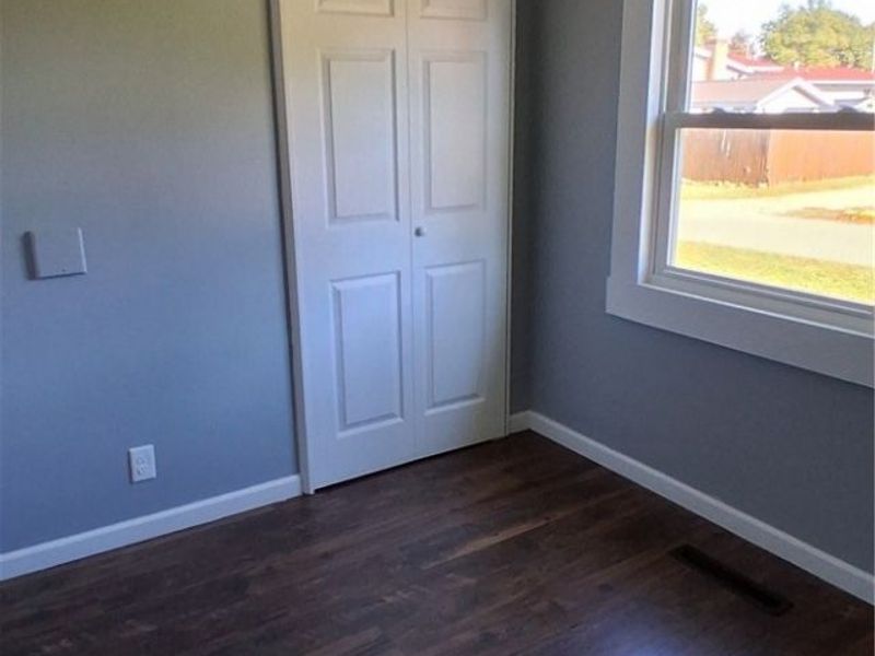 317 S King Street, West Lafayette, OH 43845 Photo 17