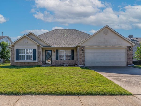 18 E Falcon Drive , Sapulpa, OK 74066