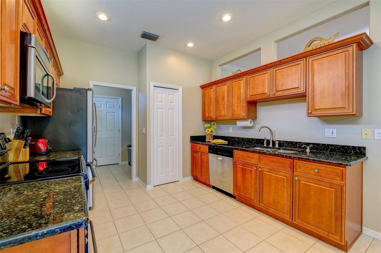 4429 Edinbridge Circle , Unit 35, Sarasota, FL 34235 Photo
