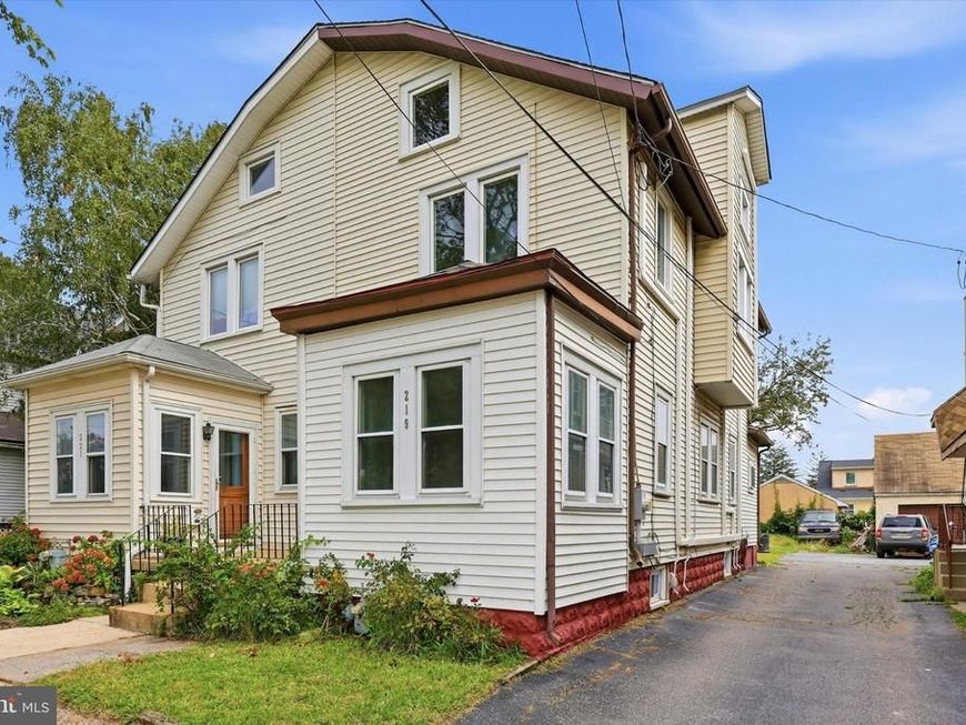 219 Wanamaker Avenue , Essington, PA 19029 Main Photo