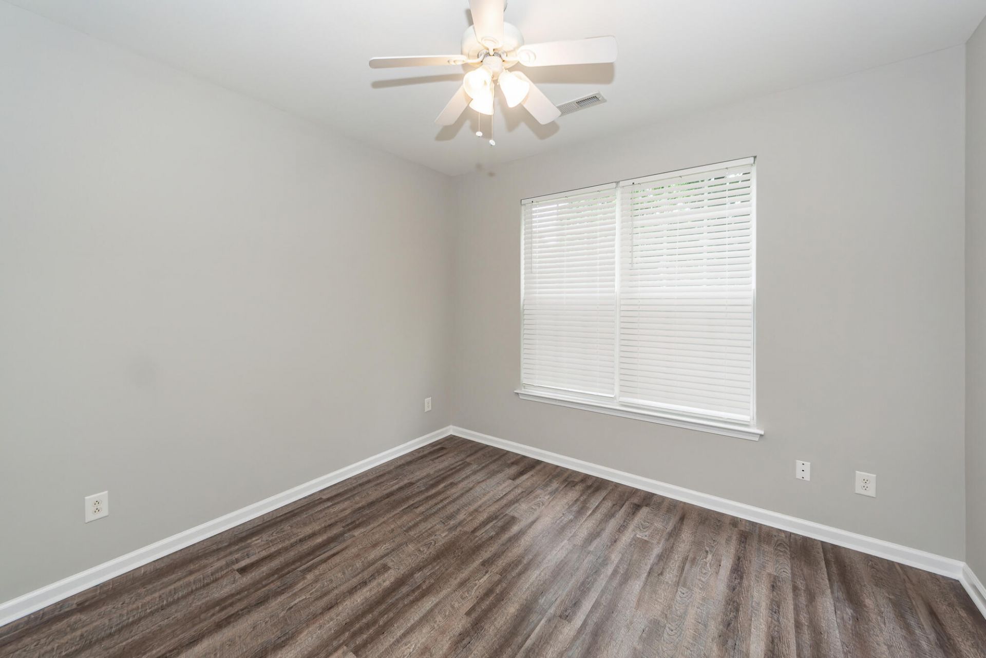 2424 Stadium Drive Photo 22