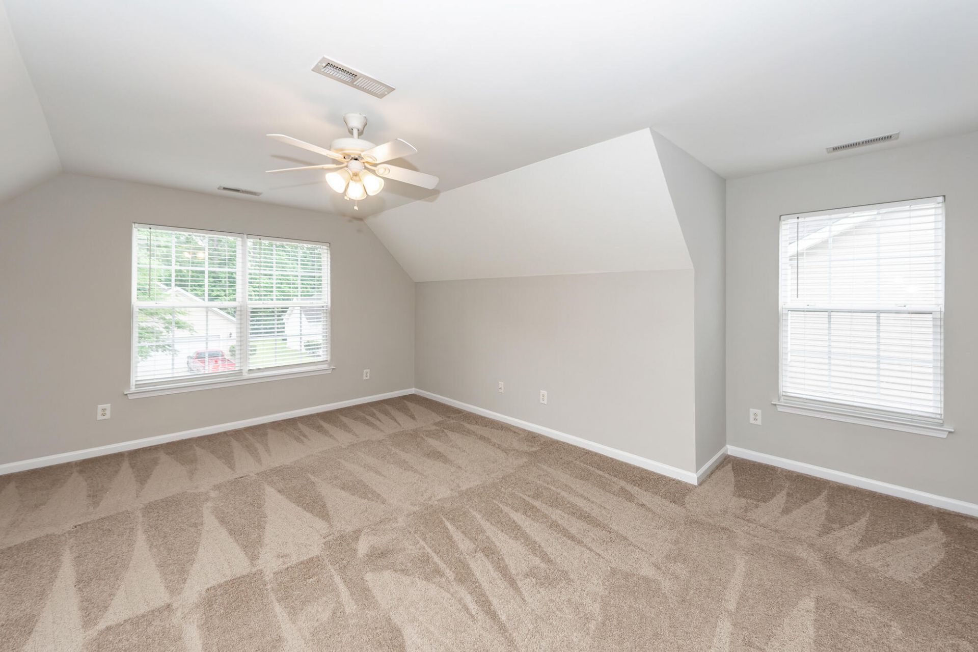 2424 Stadium Drive Photo 32