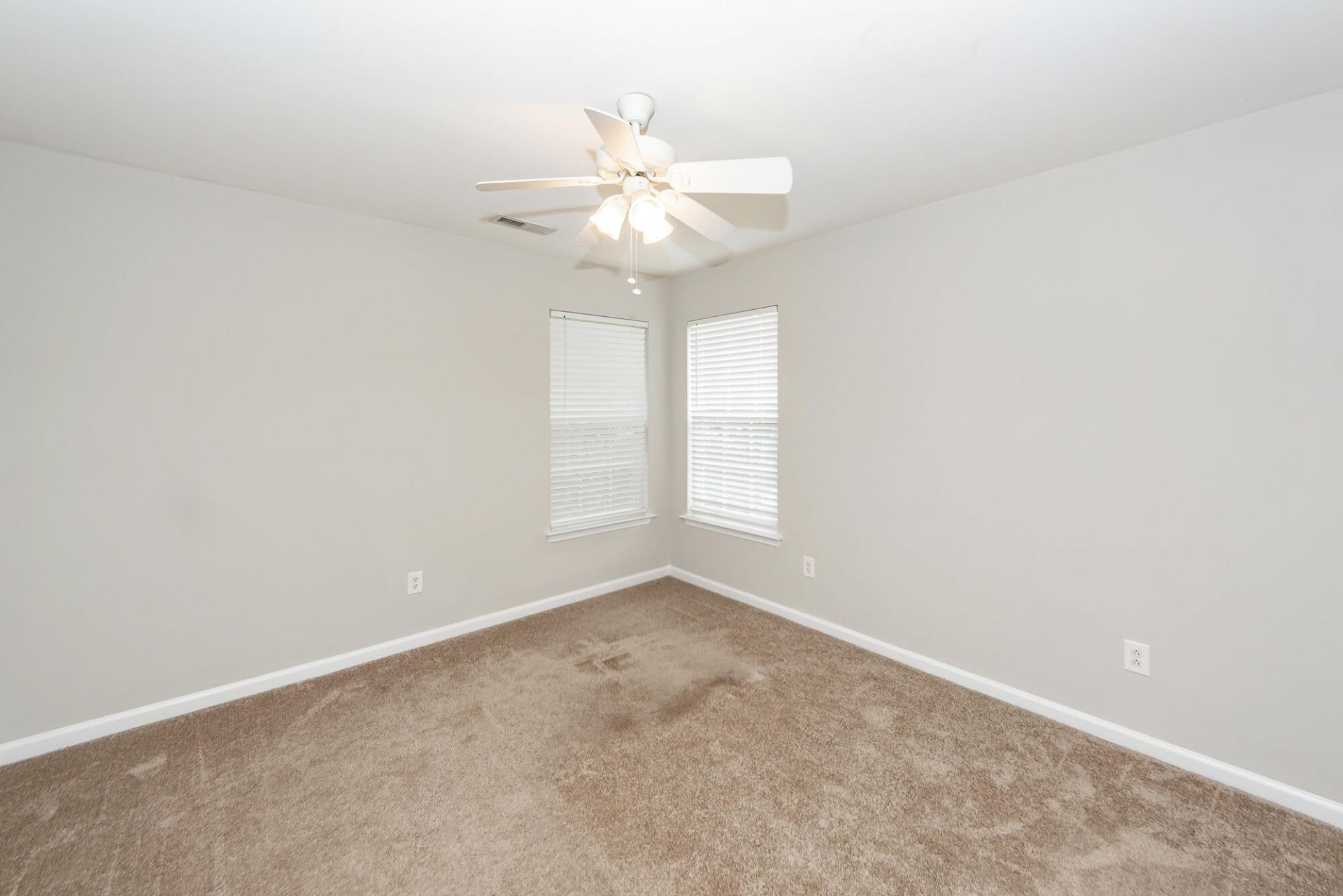 2424 Stadium Drive Photo 39