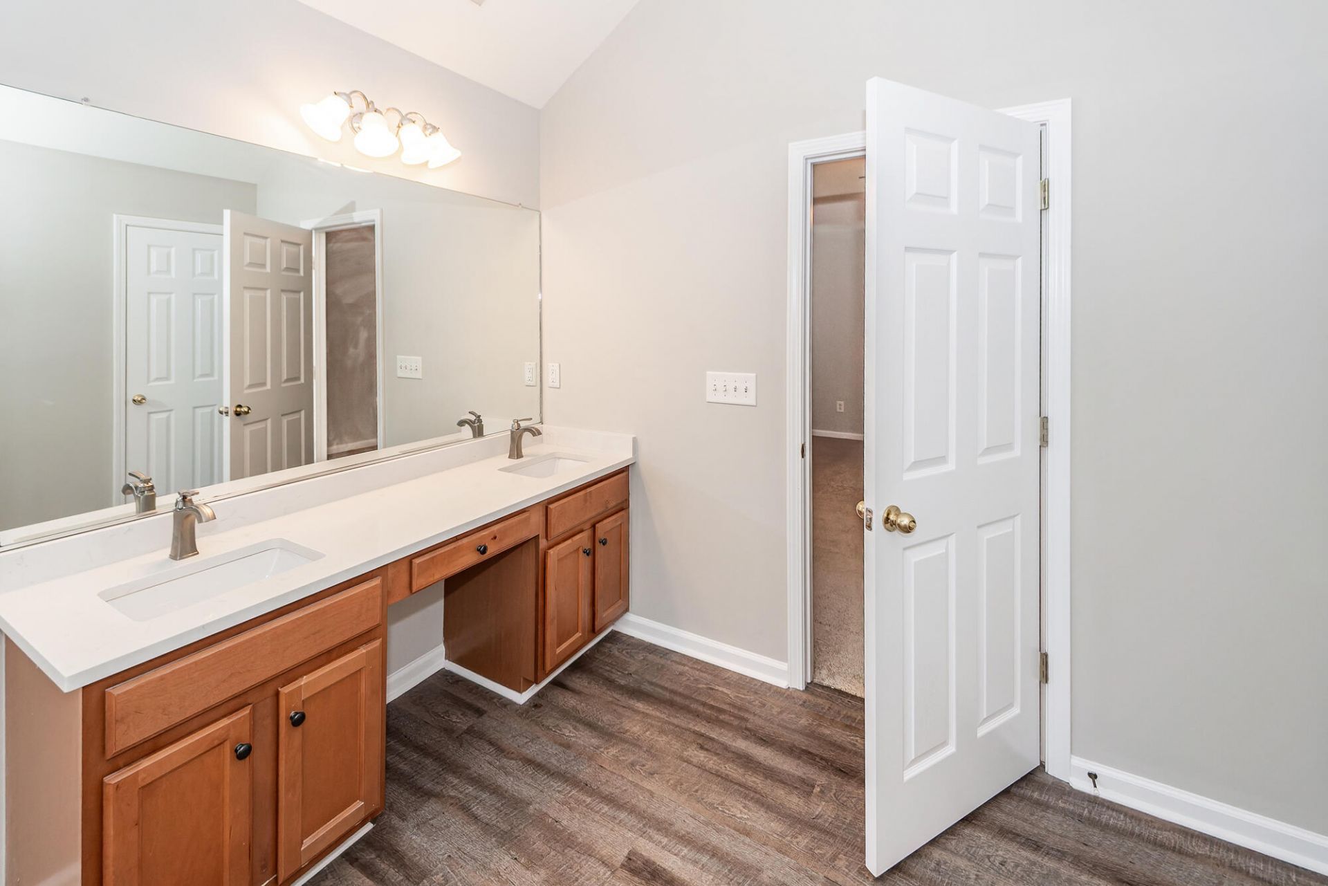 2424 Stadium Drive Photo 40