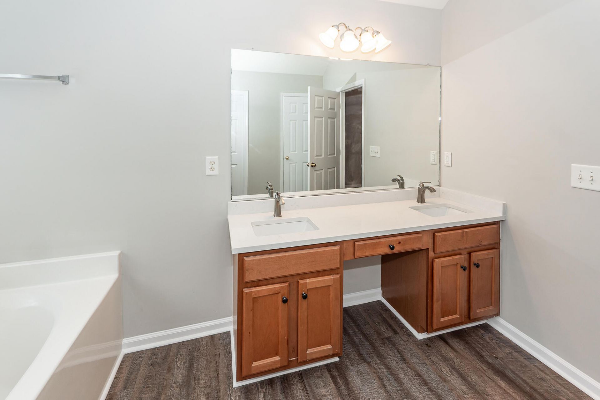 2424 Stadium Drive Photo 41