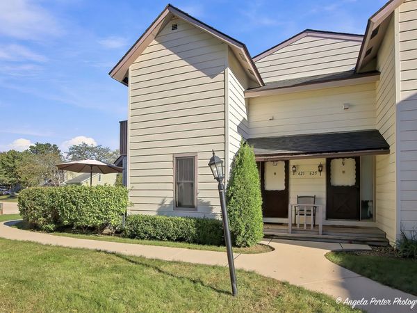 621 Chip Court , Gurnee, IL 60031