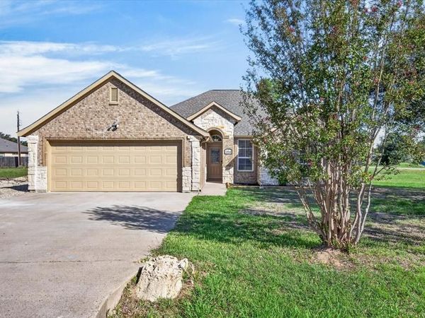 204 Bounding Main Street, Gun Barrel City, TX 75156